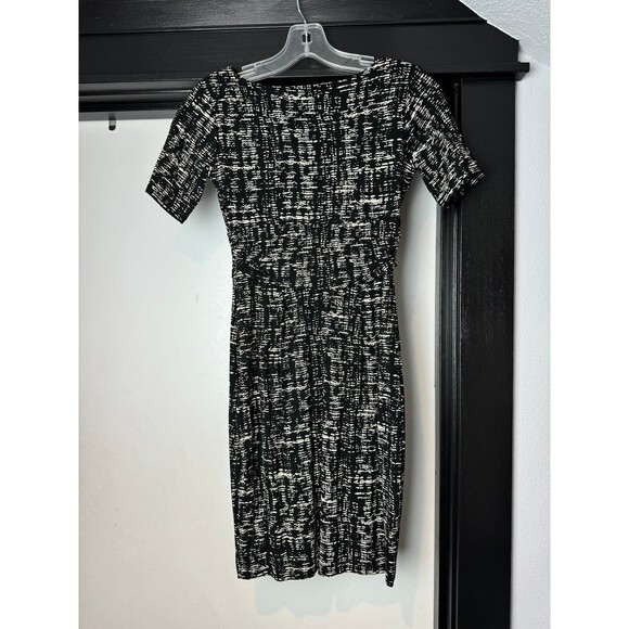 Ann Taylor Black White Stretch V-Neck Short Sleeve Empire Sheath Dress Size 00P - Picture 6 of 11